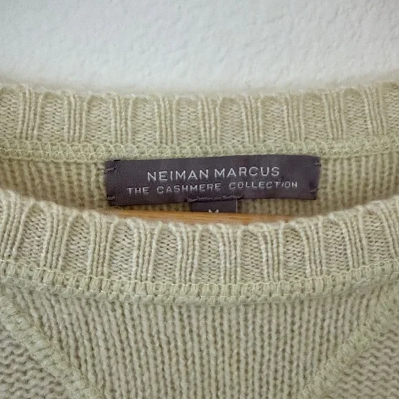 Neiman Marcus Cream Sweater - Picture 2 of 4